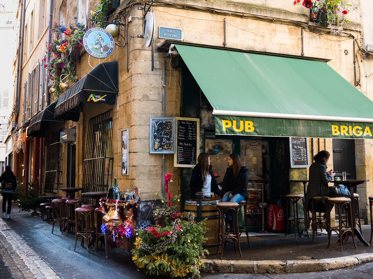 Aix-en-Provence Pub Crawl Guide: Best Bars & Tips 2025