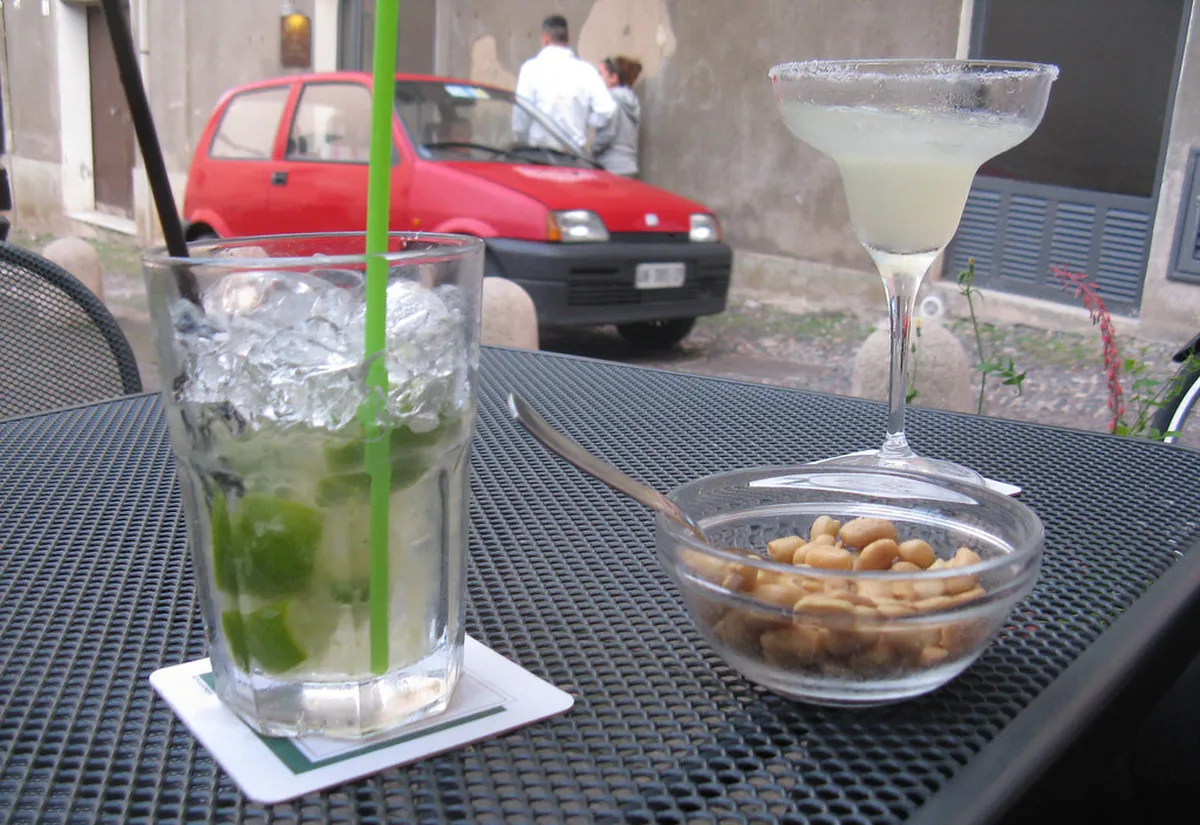 Alghero's Top Cocktail Bars: Best Mixology for 2025