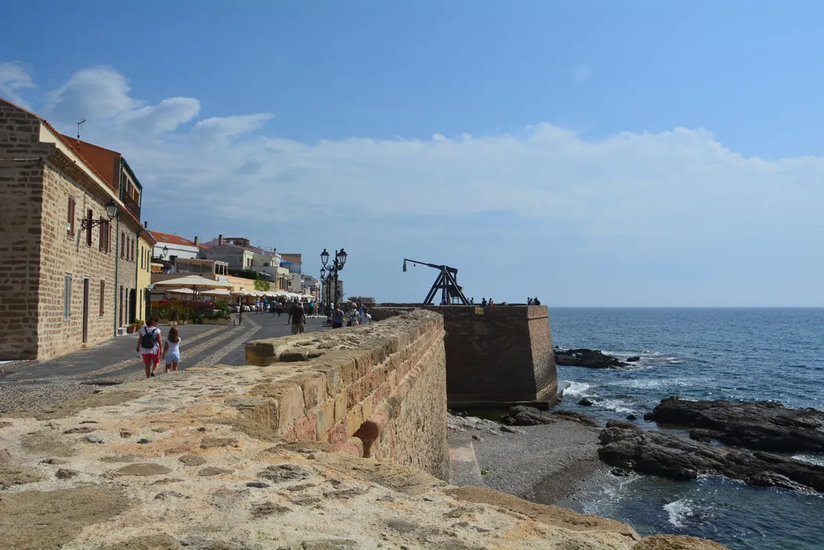 Alghero's Welcoming Vibes: Top Gay Friendly Bars & Spots