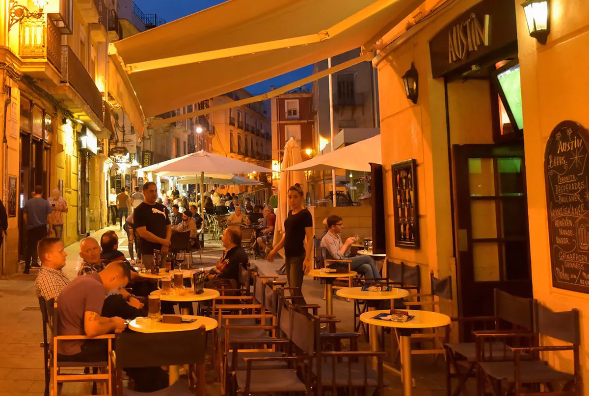 Experience Vibrant Alicante Nightlife in 2025