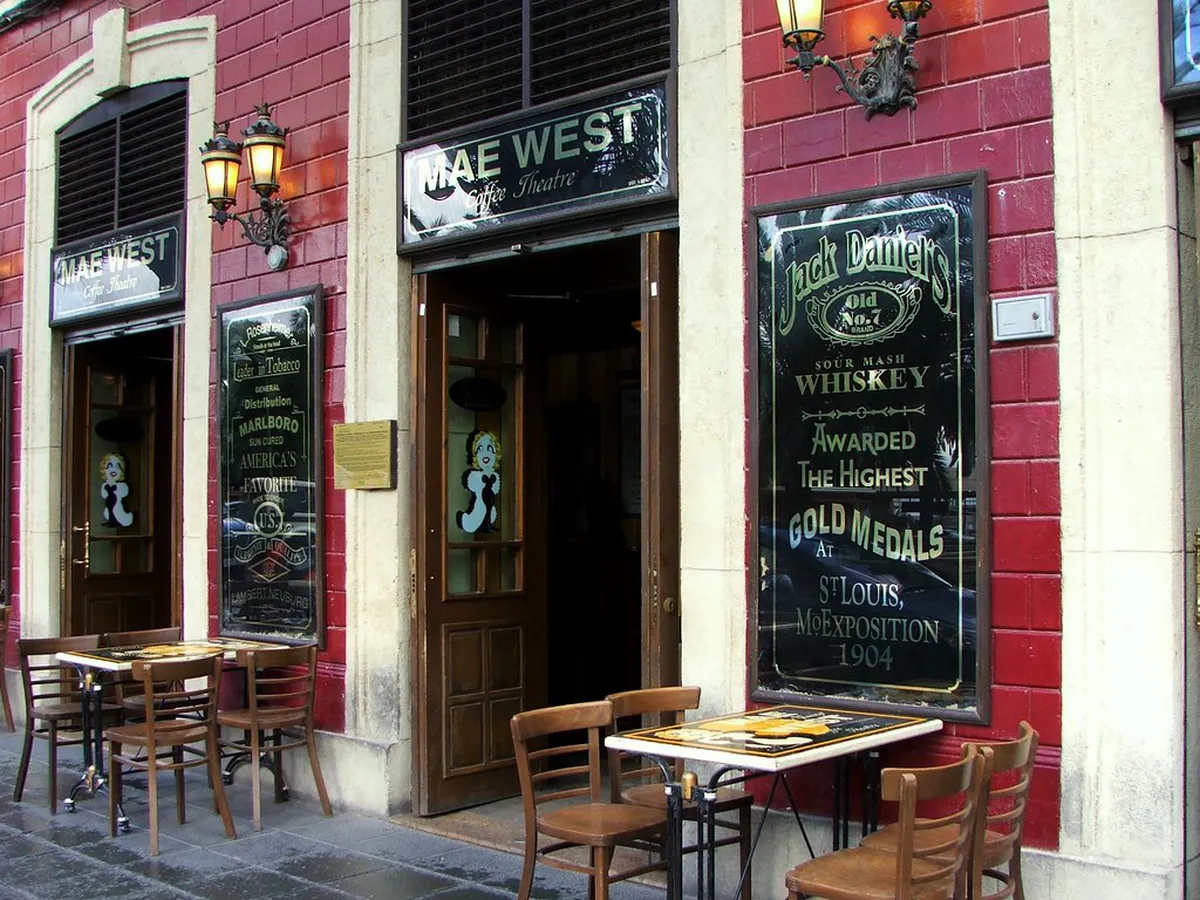 Almería Pub Crawl Guide 2025: Your Ultimate Nightlife Itinerary