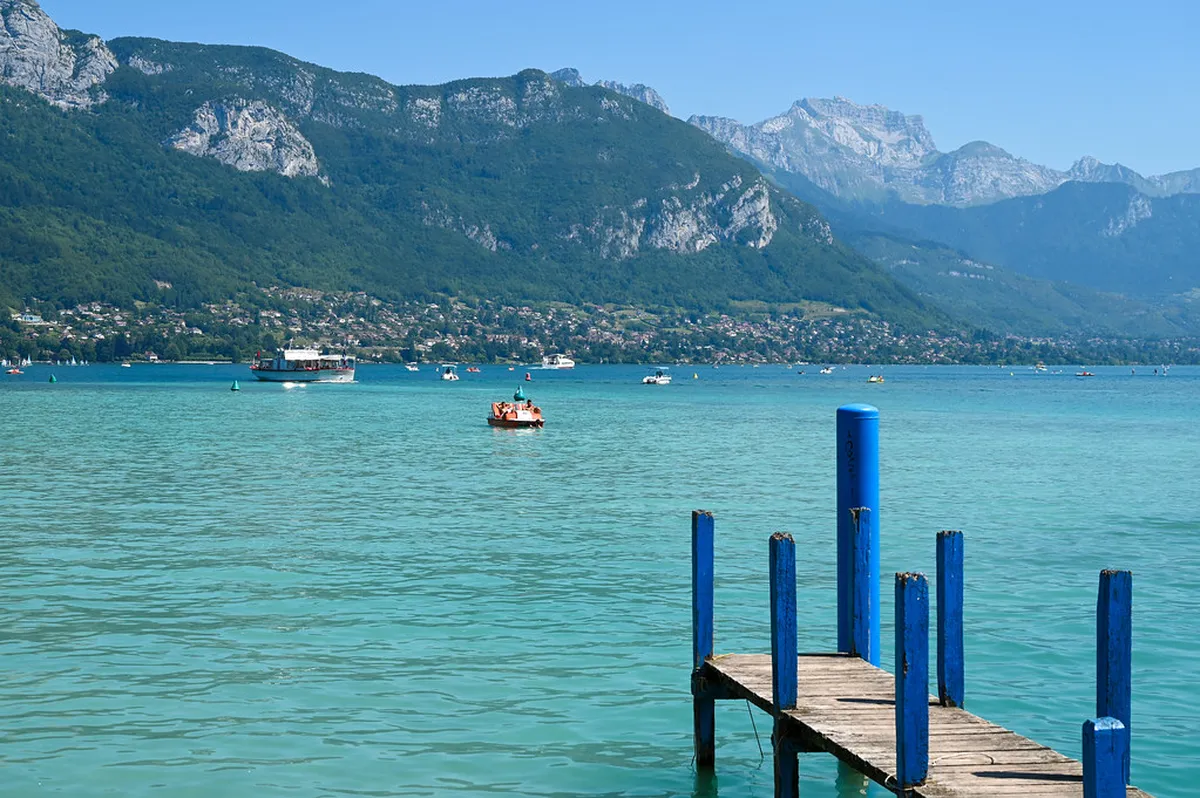 Annecy Nightlife Guide 2025: Bars, Clubs & Fun