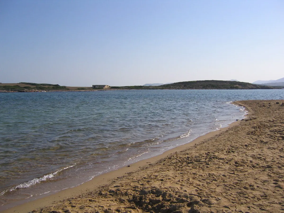 Antiparos Beach Bars Guide 2025: Sun, Sand & Sips