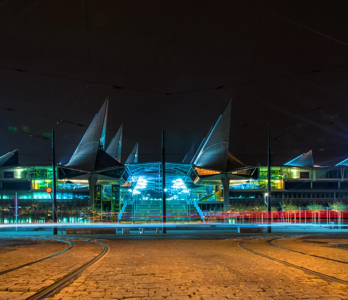 Navigating Antwerp at Night: Public Transport Guide for 2025