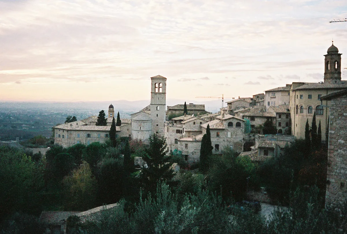 Assisi Pub Crawl Route: Discover Best Nightlife Spots 2025