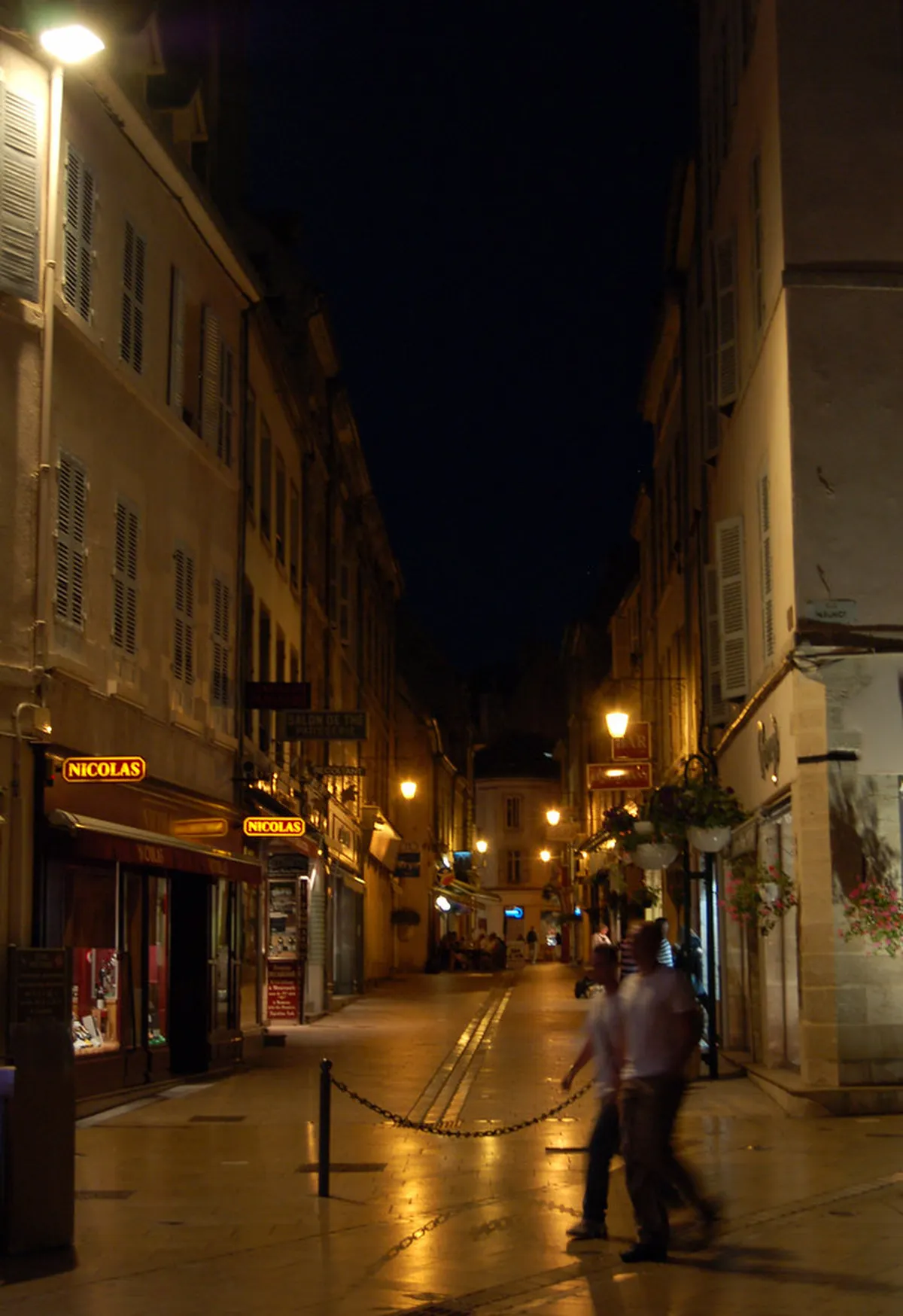 Beaune Nightlife Dress Code: Elegant Evenings Guide