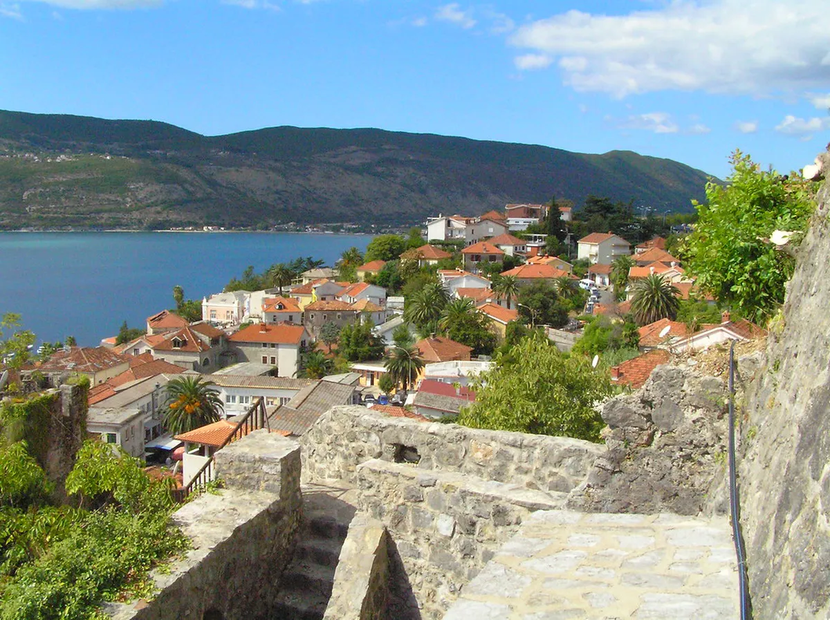 Explore Herceg Novi's Best Bars: Nightlife Guide for 2025