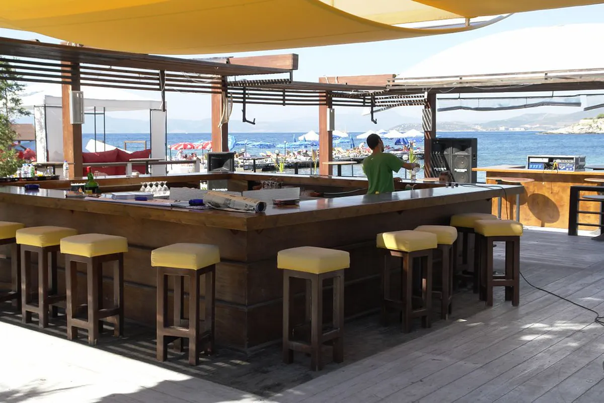 Discover Izmir's Best Bars 2025: Nightlife Hotspots & Hidden Gems