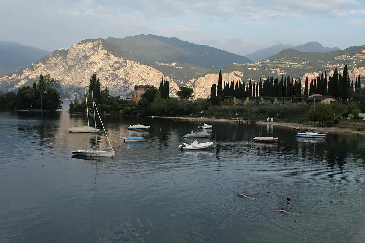 Discover the Best Bars in Sirmione, Italy for 2025