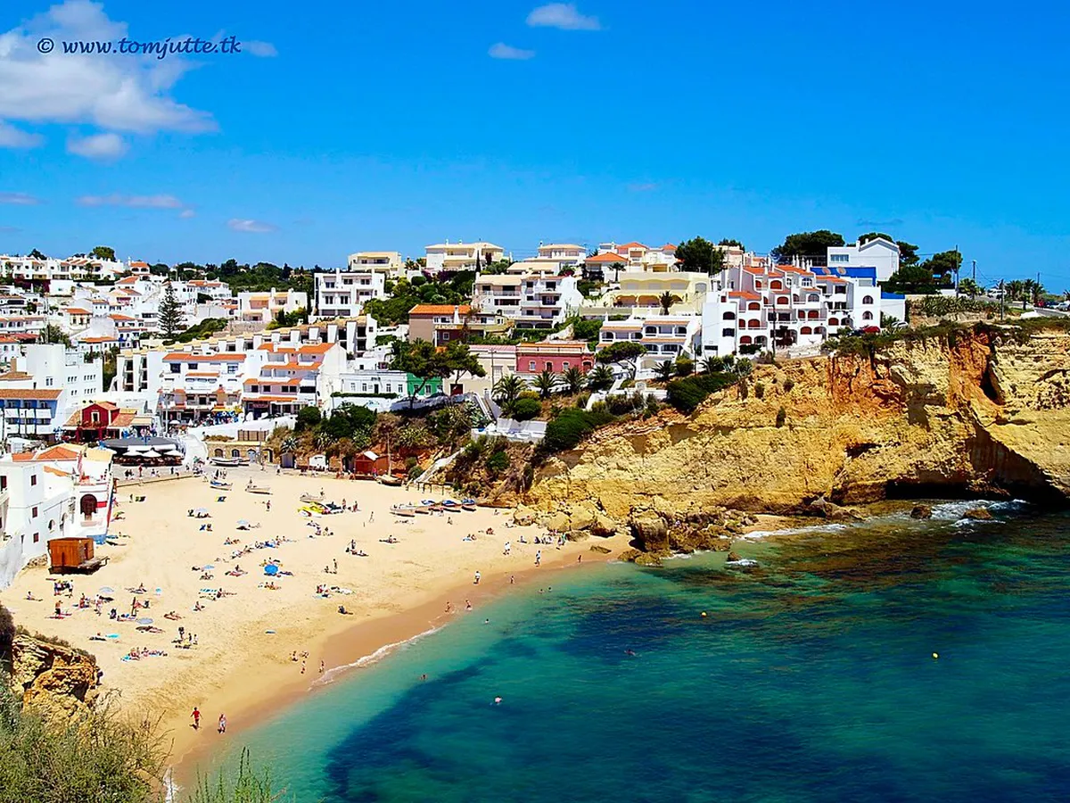 Discover the Best Carvoeiro Beach Bars in 2025
