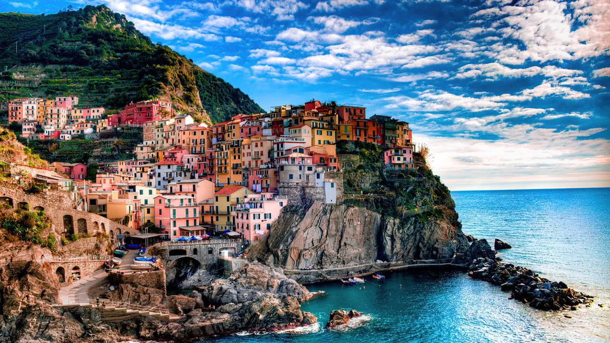 Manarola Nightlife: Best Bars & Evening Spots 2025