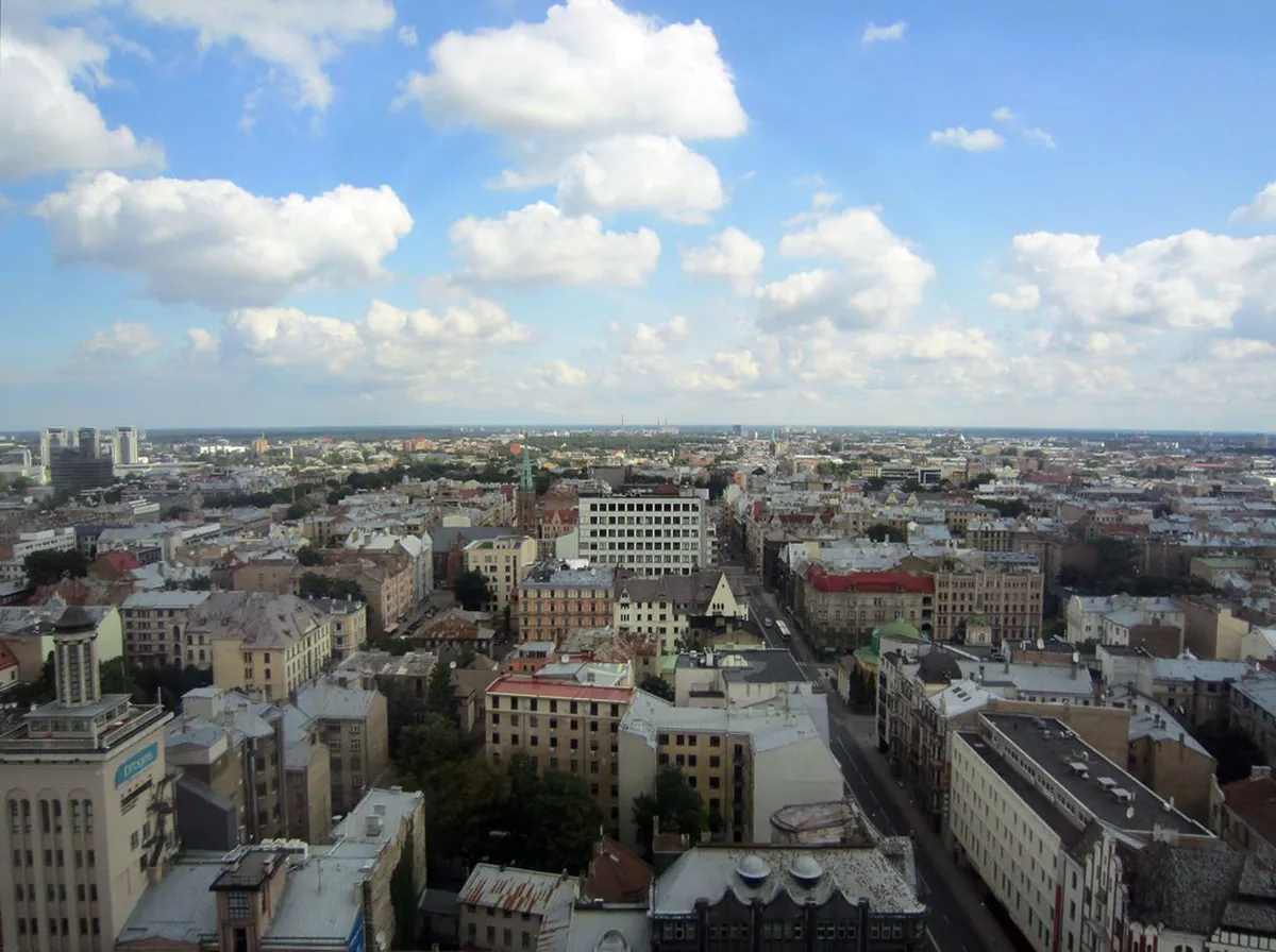 Discover Rīga's Best Rooftop Bars: Views & Cocktails 2025