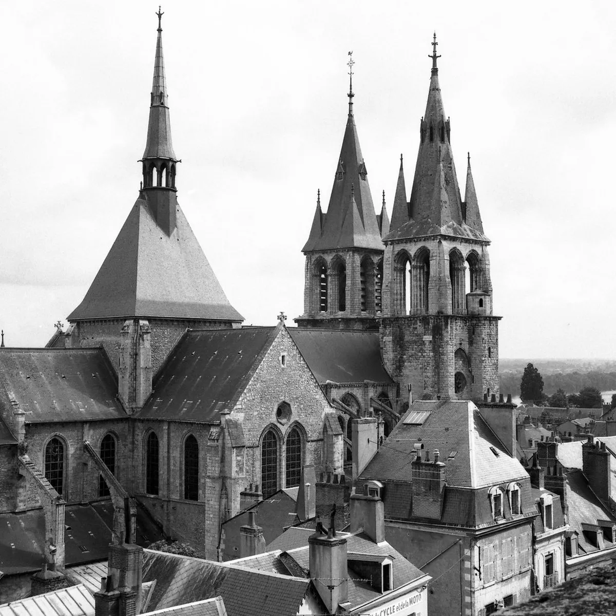 Blois's Best Wine Bars: A 2025 Guide for Enthusiasts