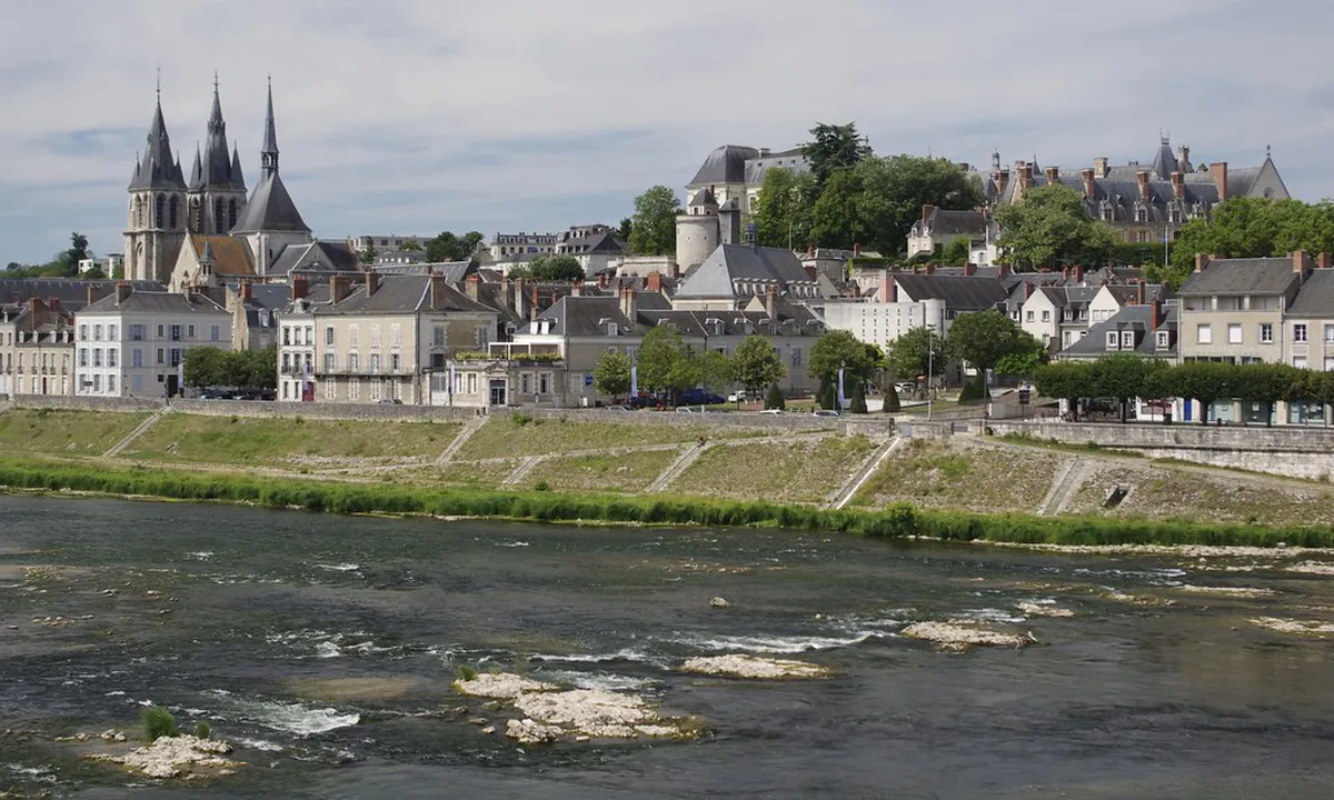 Blois Pub Crawl Guide 2025: Explore French Nightlife