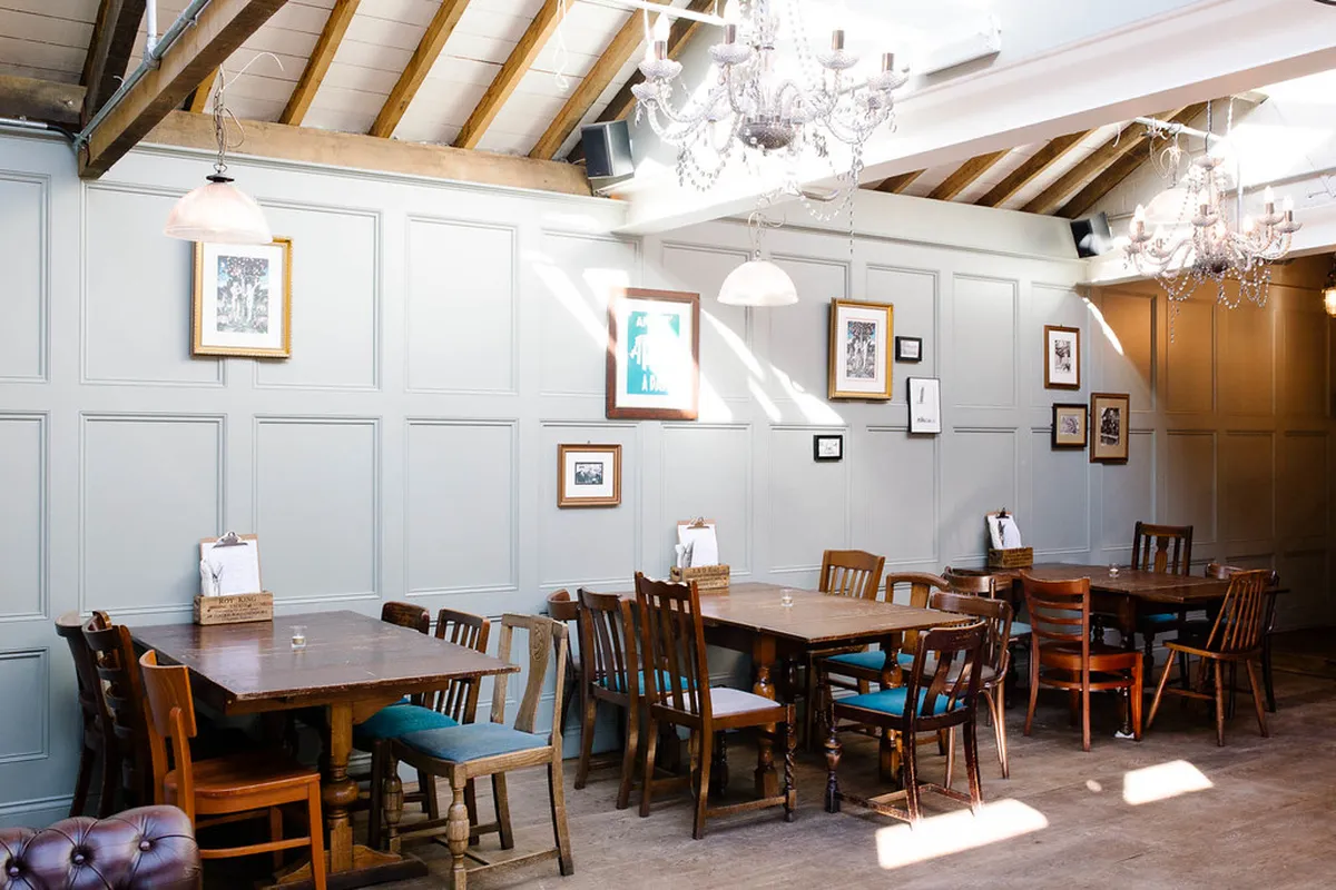 Brighton & Hove Nightlife: Ultimate Guide to Bars & Clubs