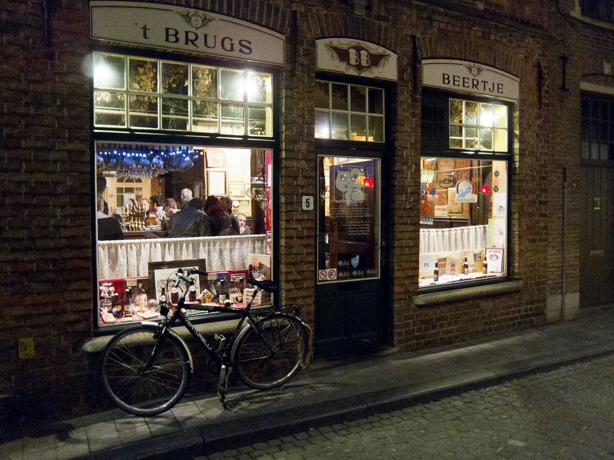 Bruges Nightlife: Best Bars, Clubs & Fun in 2025