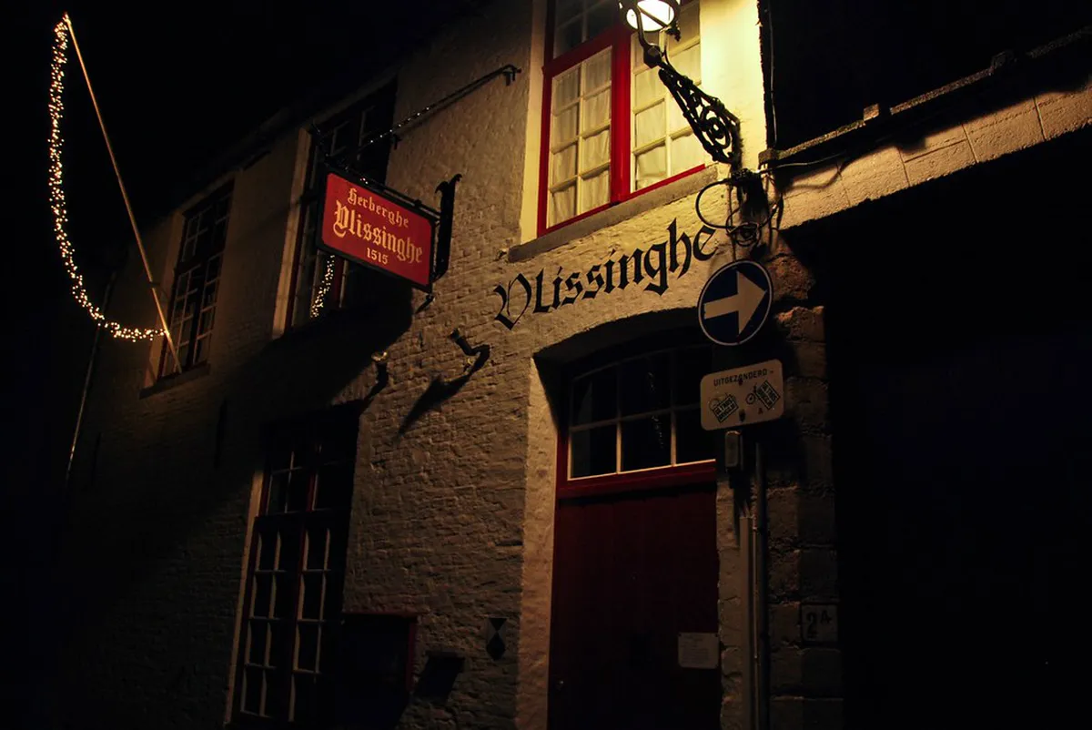 Bruges Pub Crawl Guide 2025: Best Bars & Tips