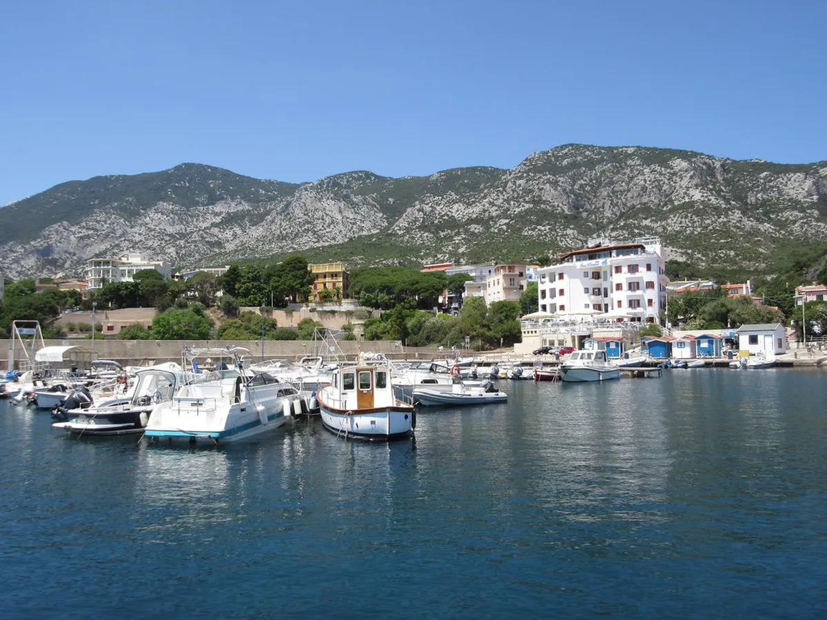 Cala Gonone Late Night Food: Top Spots & Insider Tips for 2025