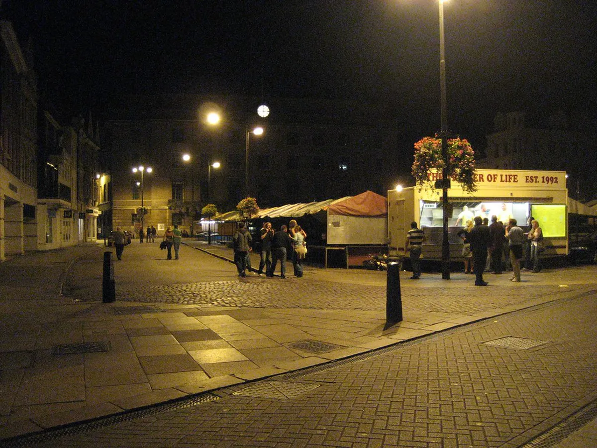 Exploring Cambridge Nightlife: Best Pubs, Clubs & More