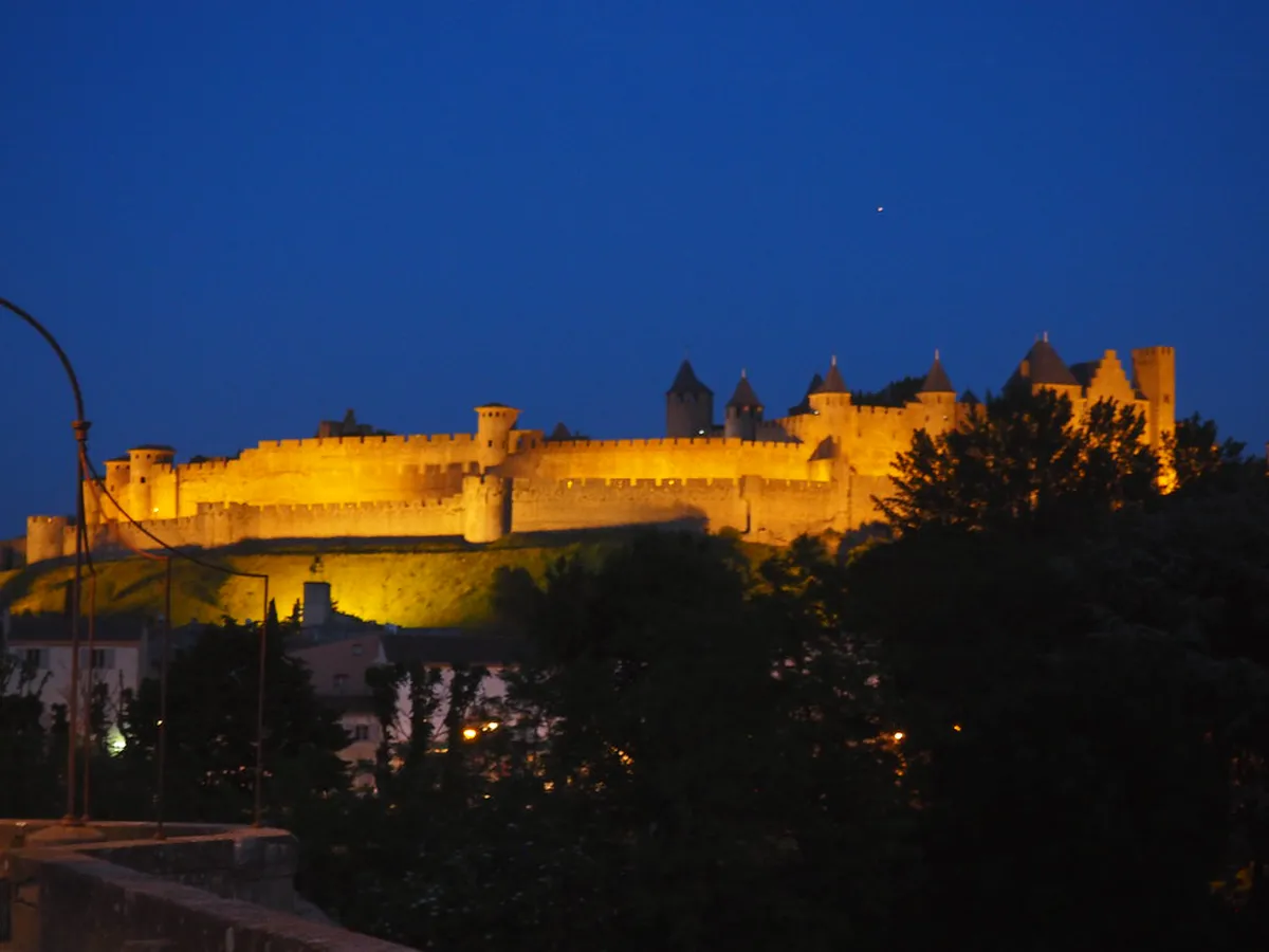 Carcassonne Late Night Spots: Top Bars & Nightlife 2025