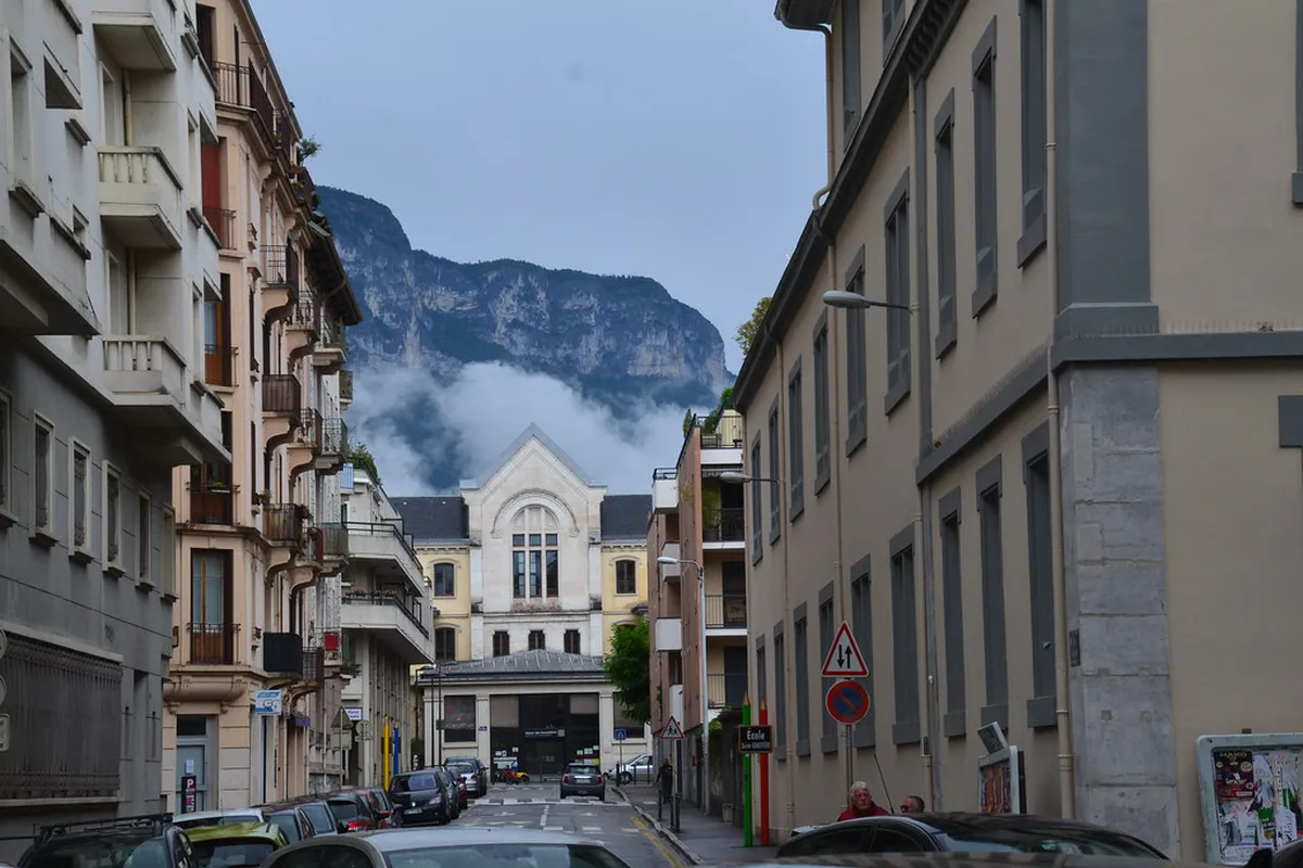 Experience the Vibrant Chambéry Nightlife in 2025