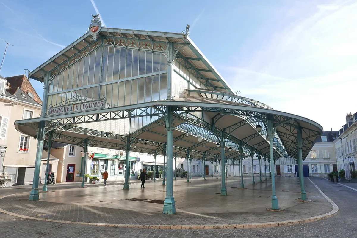 Chartres Nightlife Safety Tips for a Fun & Secure 2025