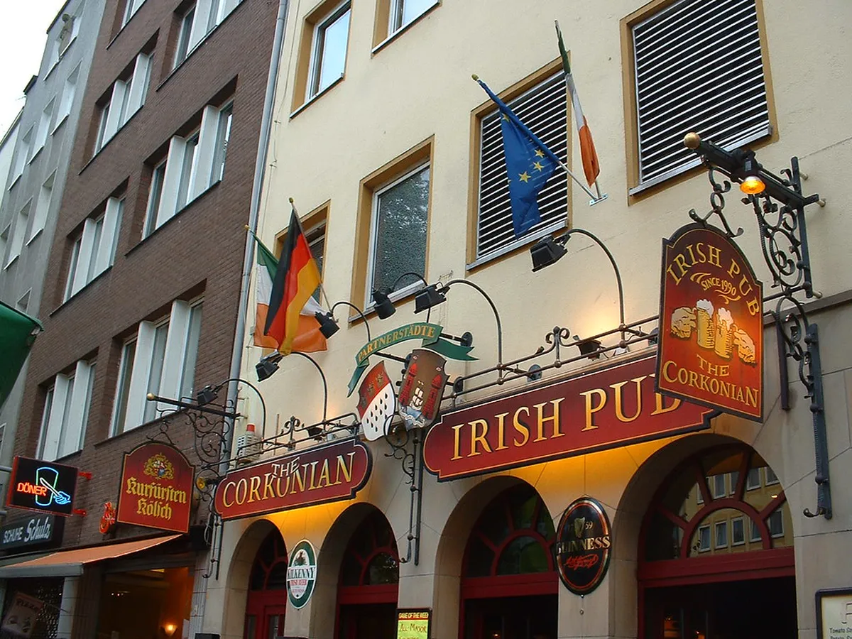Cologne Pub Crawl Guide: Best Bars & Nightlife 2025