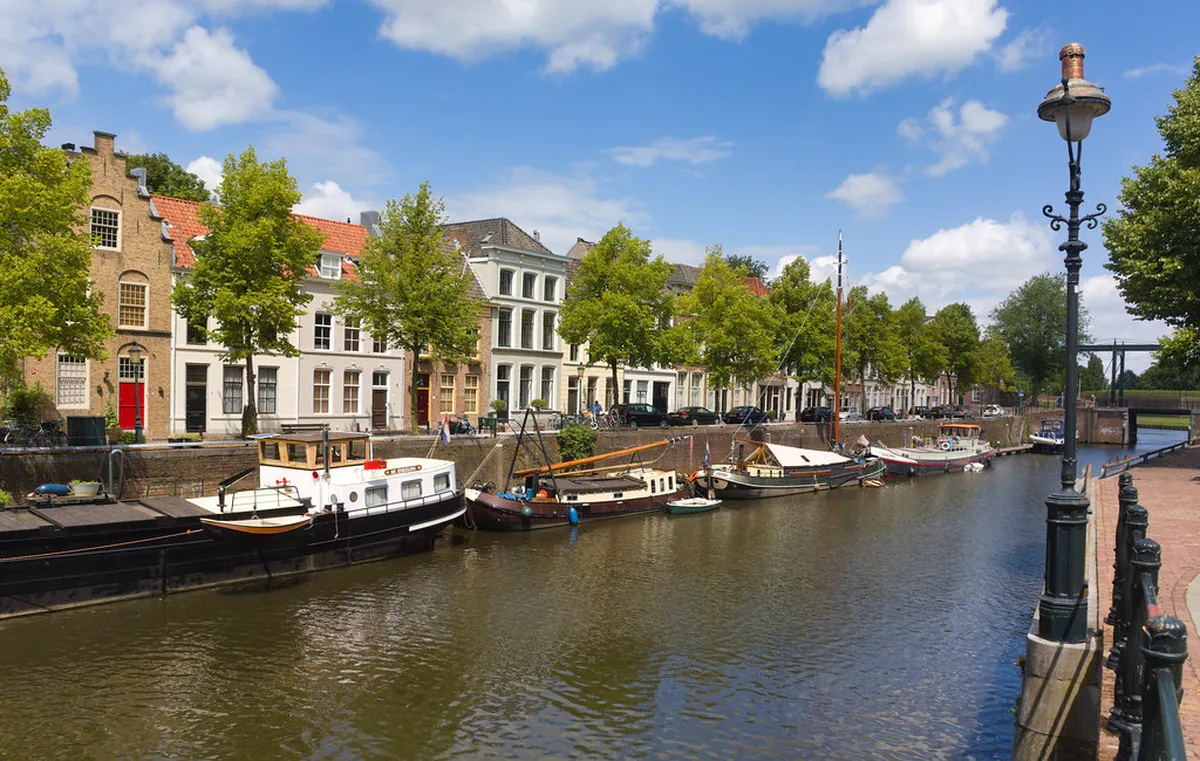 Explore Den Bosch Cocktail Bars: Top Spots for 2025