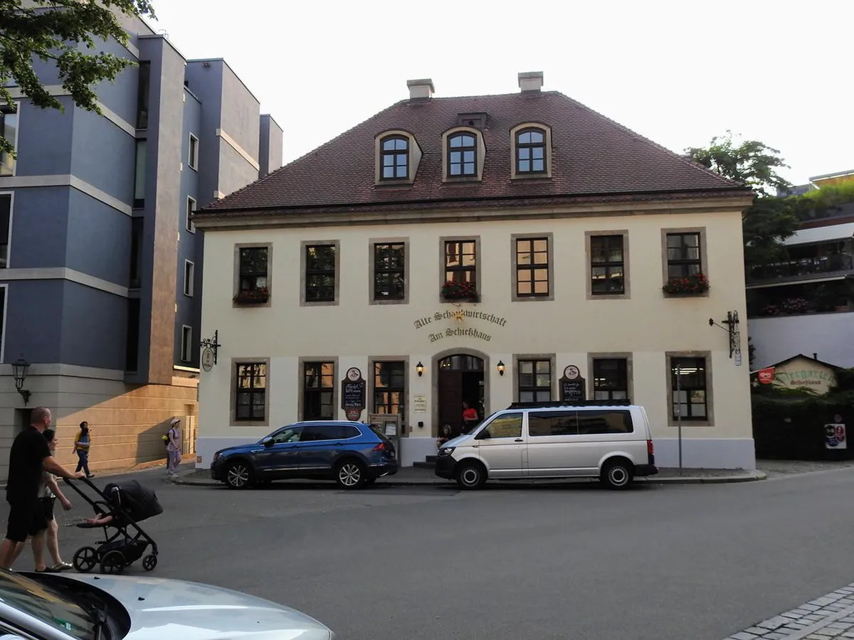 Dresden Pub Crawl Guide: Best Bars & Nightlife Tips 2025