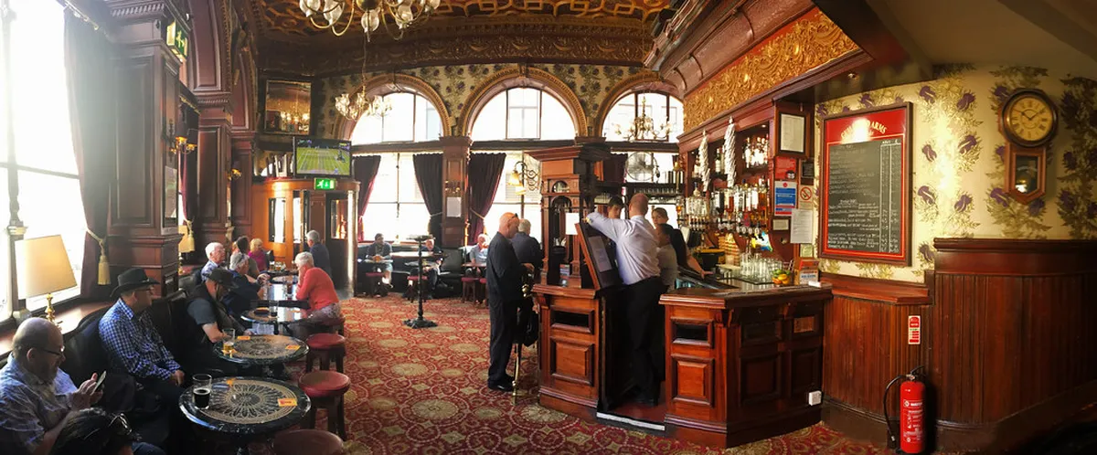 Your Ultimate Edinburgh Pub Crawl Guide 2025