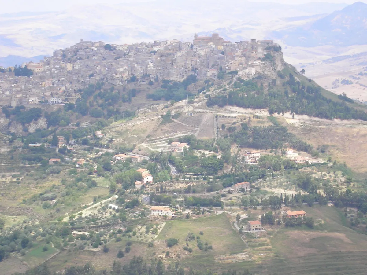 Enna Nightlife Guide 2025: Best Bars, Music & Fun in Sicily