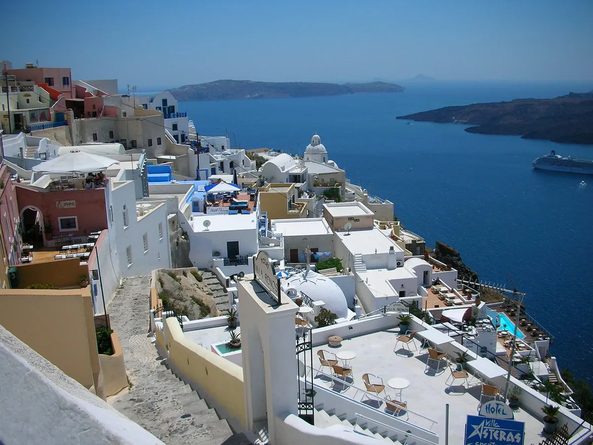 Best Fira Rooftop Bars for Stunning Santorini Views