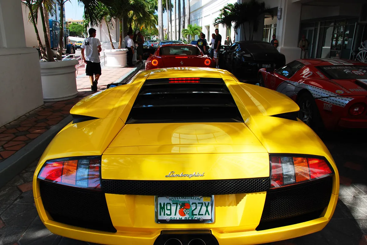 Fontainebleau Party Spots: Top Bars, Clubs & Nightlife in 2025