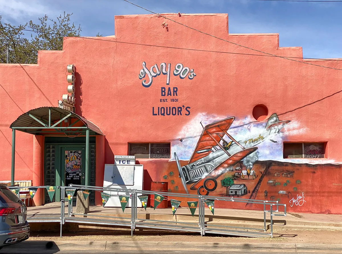 Marseille's Best Gay Bars & LGBTQ+ Friendly Spots 2025