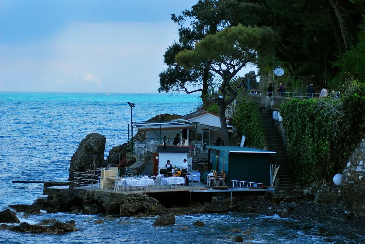 Explore Genoa's Best Cocktail Bars: An Essential 2025 Guide