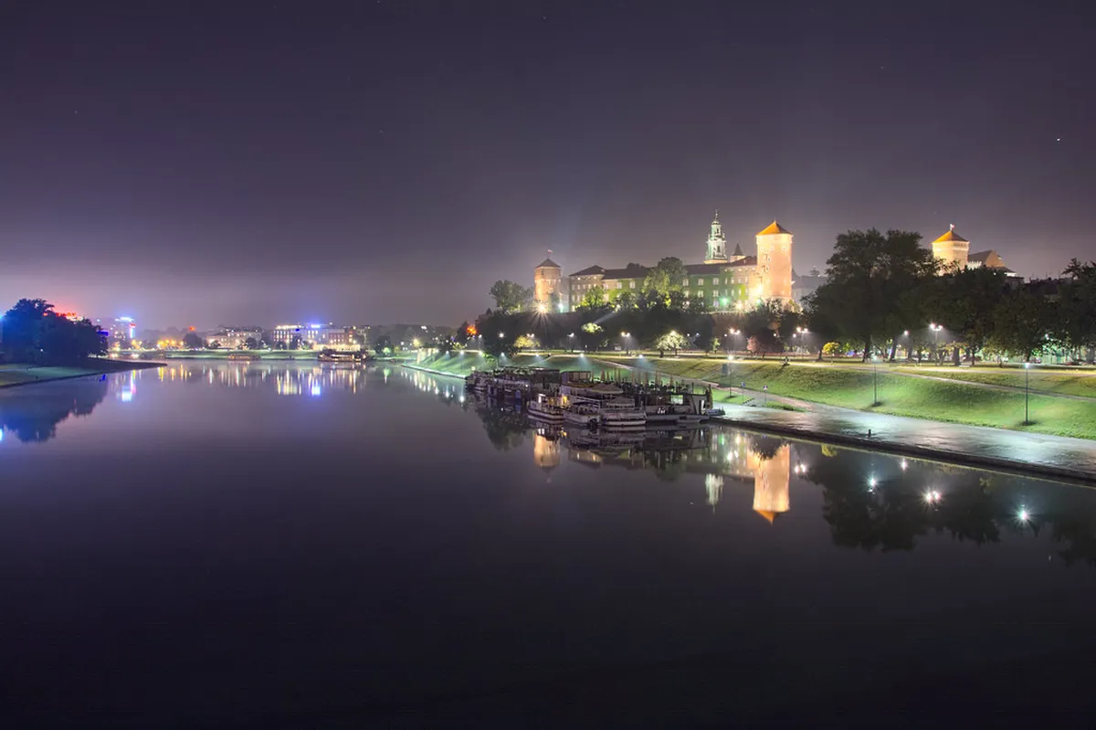 Getting Around Kraków Night: Safe & Easy Transport Guide 2025