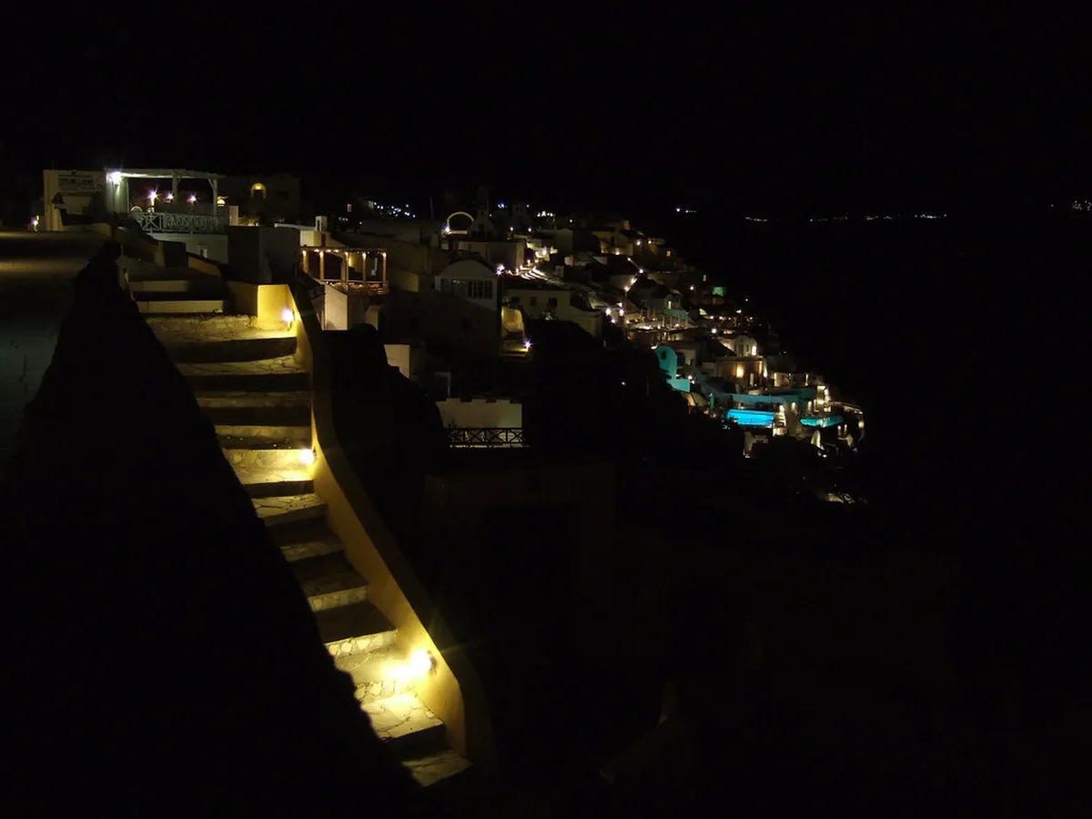Getting Around Oia at Night: Your Essential 2025 Guide