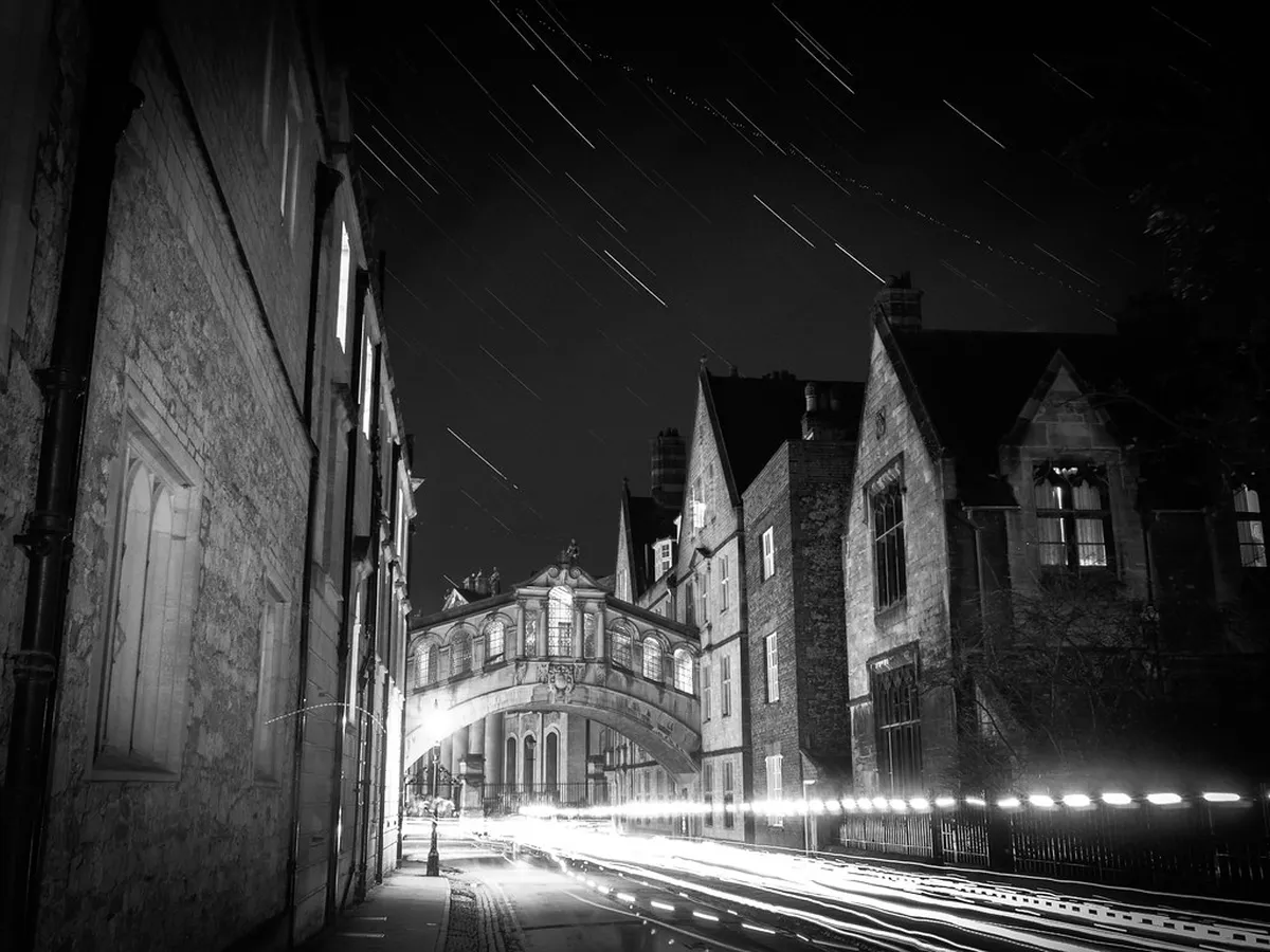 Getting Around Oxford at Night: Your Essential 2025 Guide