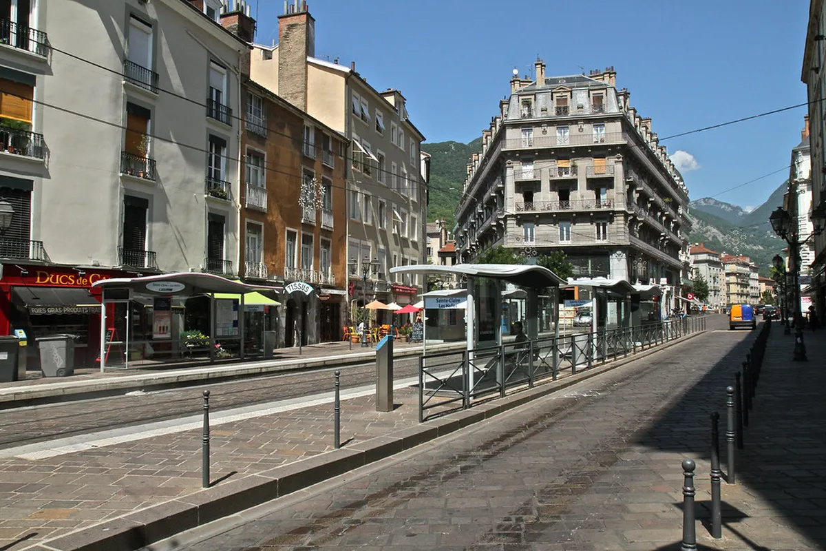 Grenoble Nightlife 2025: Your Guide to Bars & Clubs