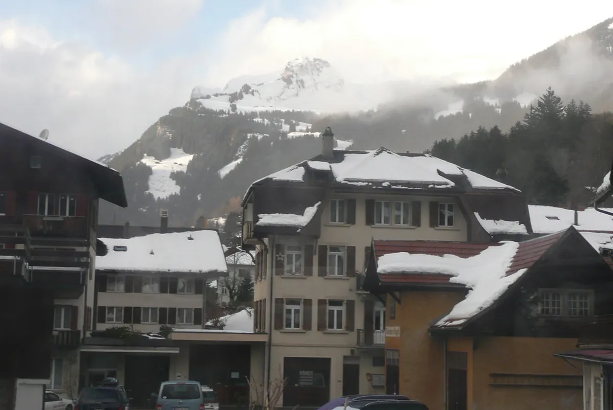 Grindelwald Nightlife Tips 2025: Best Spots & Safety Guide