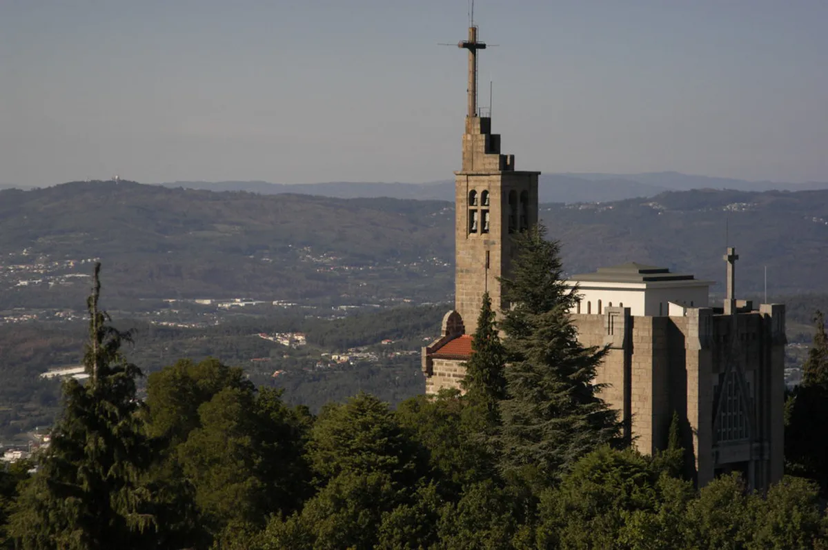 Guimarães Nightlife: Best Bars, Clubs & Live Music Guide 2025
