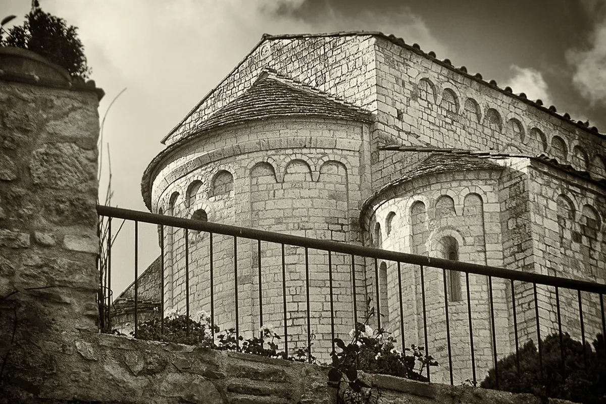 Unveiling Spoleto's Hidden Night Spots: Your 2025 Guide
