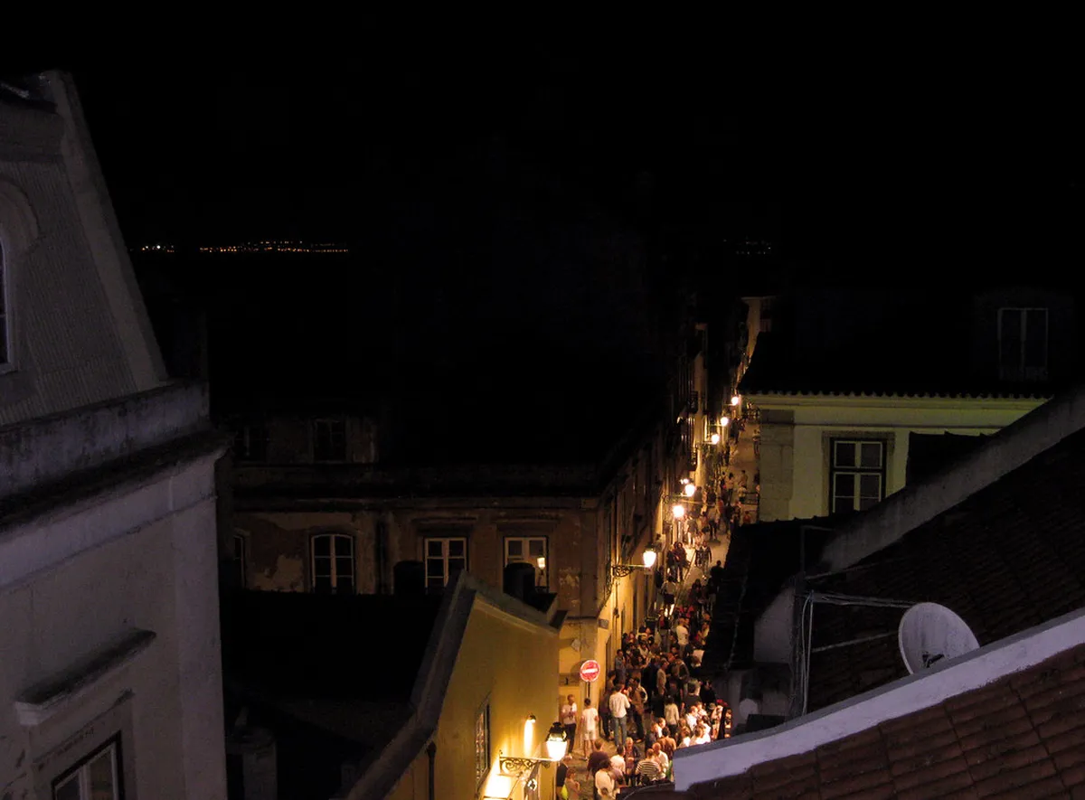 Lisbon Nightlife Transport Guide 2025: Navigating After Dark