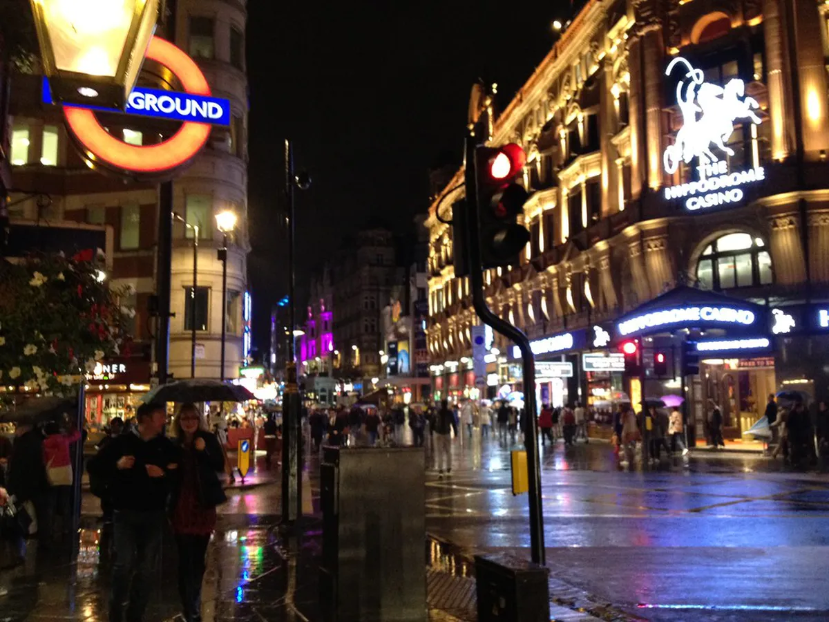 London Bar Crawl Booking: Your Ultimate 2025 Guide to Nightlife