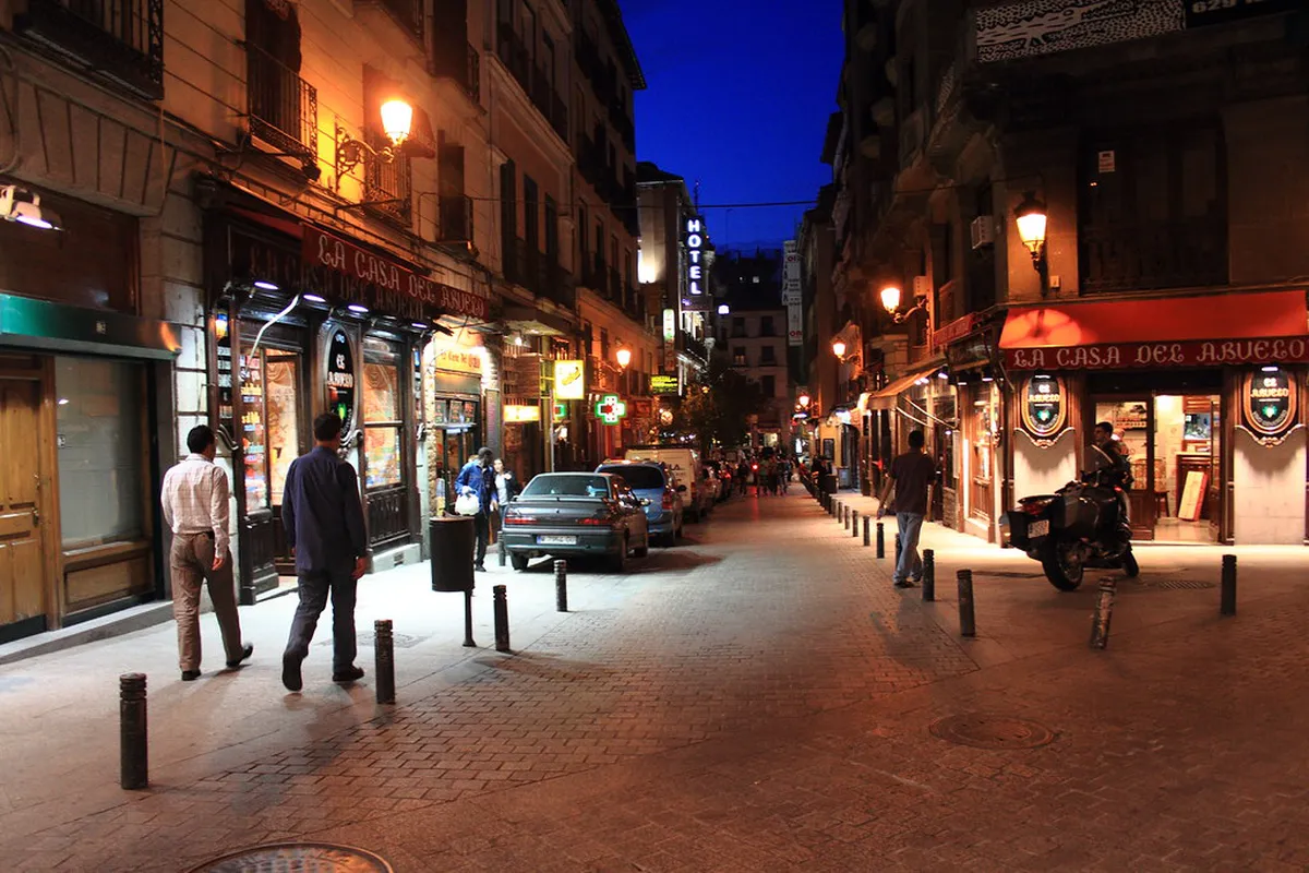 Your Guide to Madrid Nightlife Transportation in 2025
