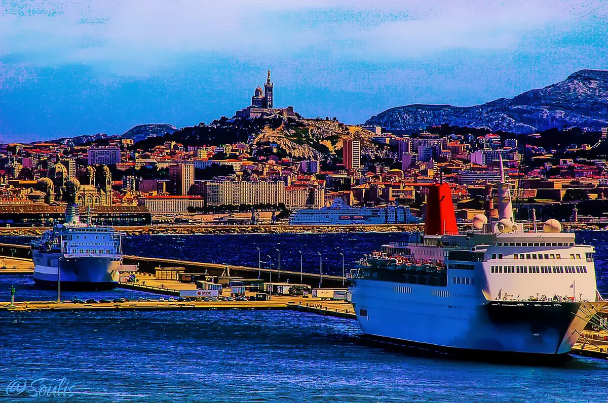 Marseille's Best Cocktail Bars: Top Spots for 2025