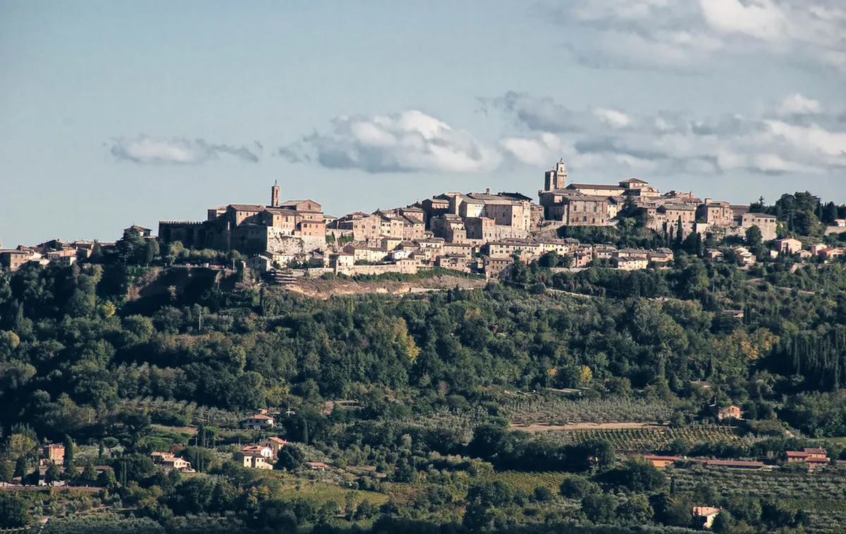 Montepulciano's Best Pubs & Wine Bars for 2025 Evenings
