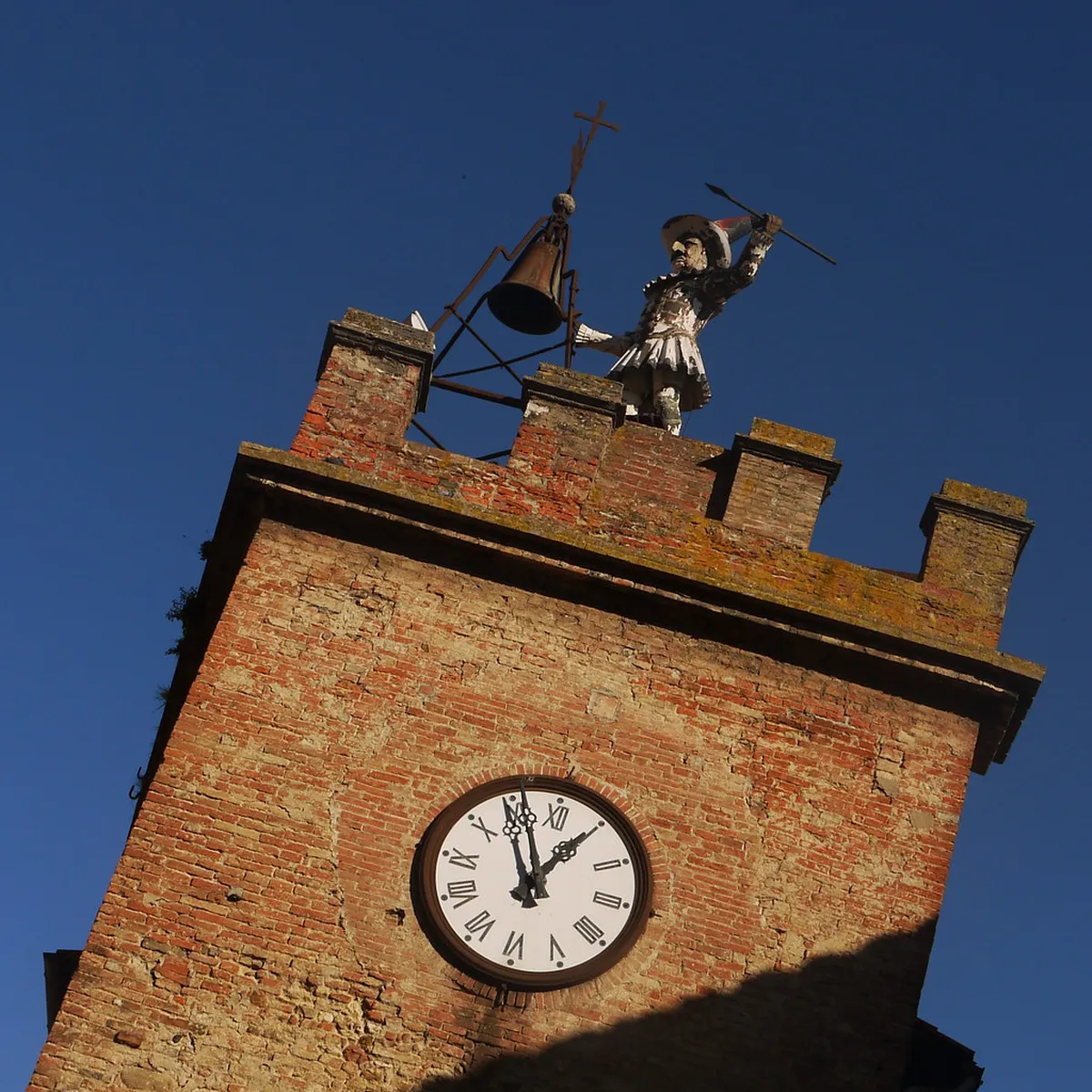 Montepulciano Local Drinks Guide: Tuscan Delights Await