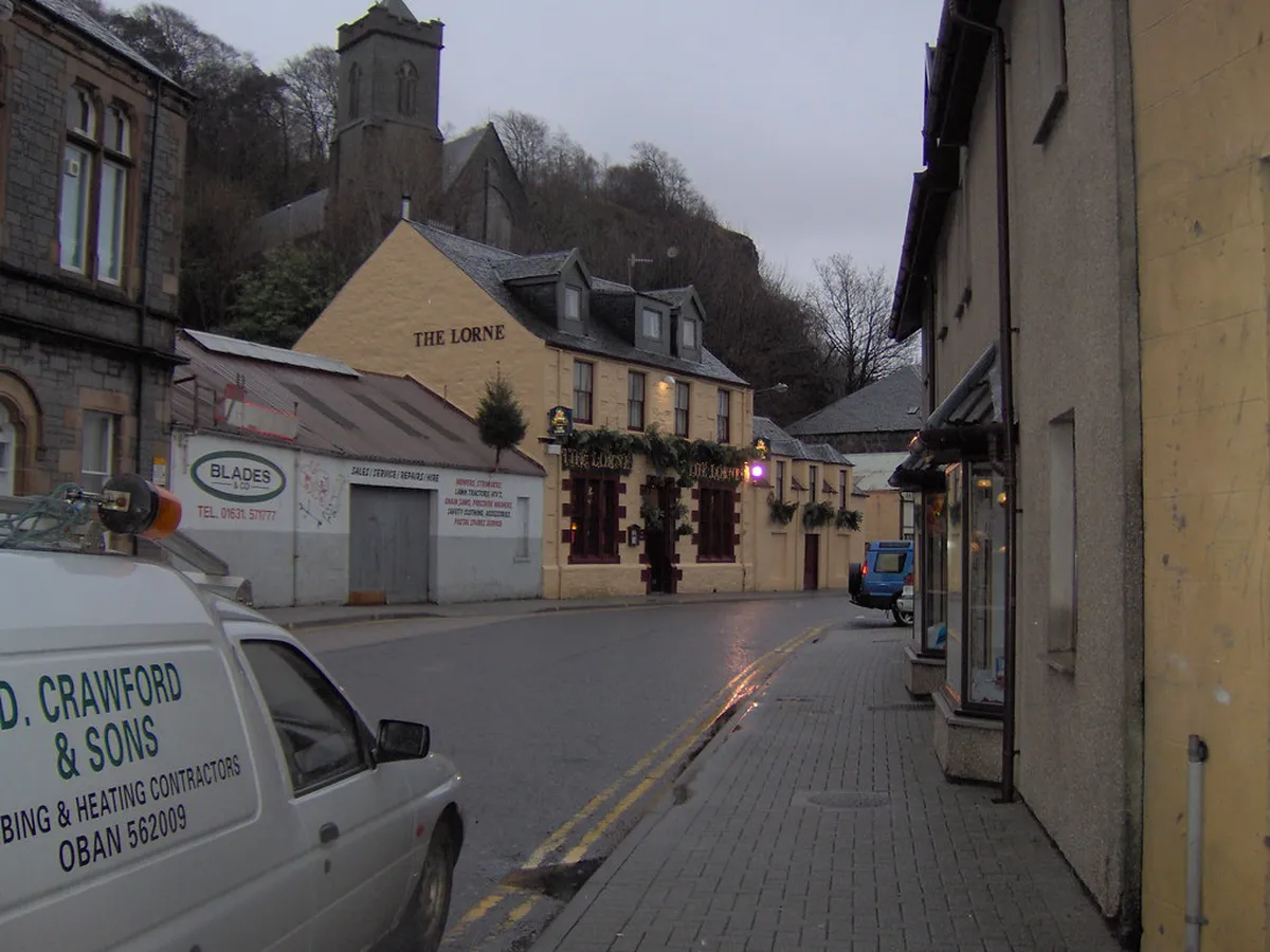 Oban Pub Crawl Guide 2025: Best Bars & Essential Tips
