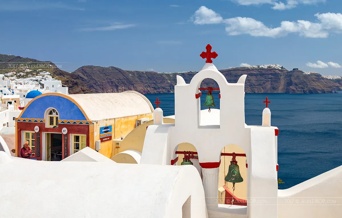Oia's Best Bars: Ultimate Guide to Nightlife & Sunsets